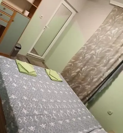 къща