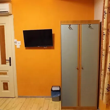 къща *